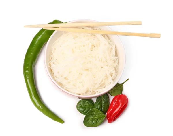 Schaal Met Smakelijke Rijst Noedels Eetstokjes Groenten Geïsoleerd Witte Achtergrond — Stockfoto
