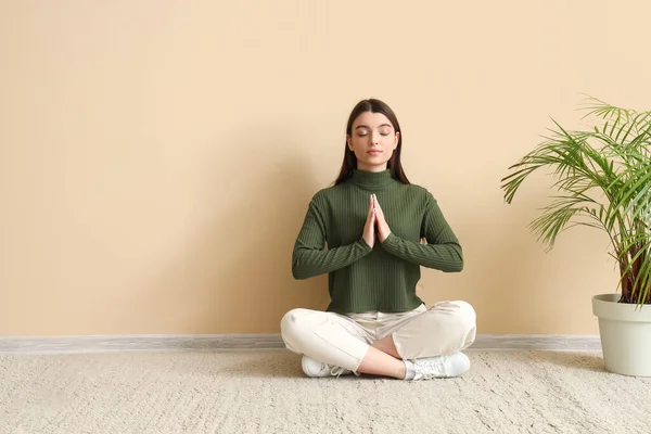 Meditating Young Woman Sitting Floor Beige Wall — Stock Photo, Image