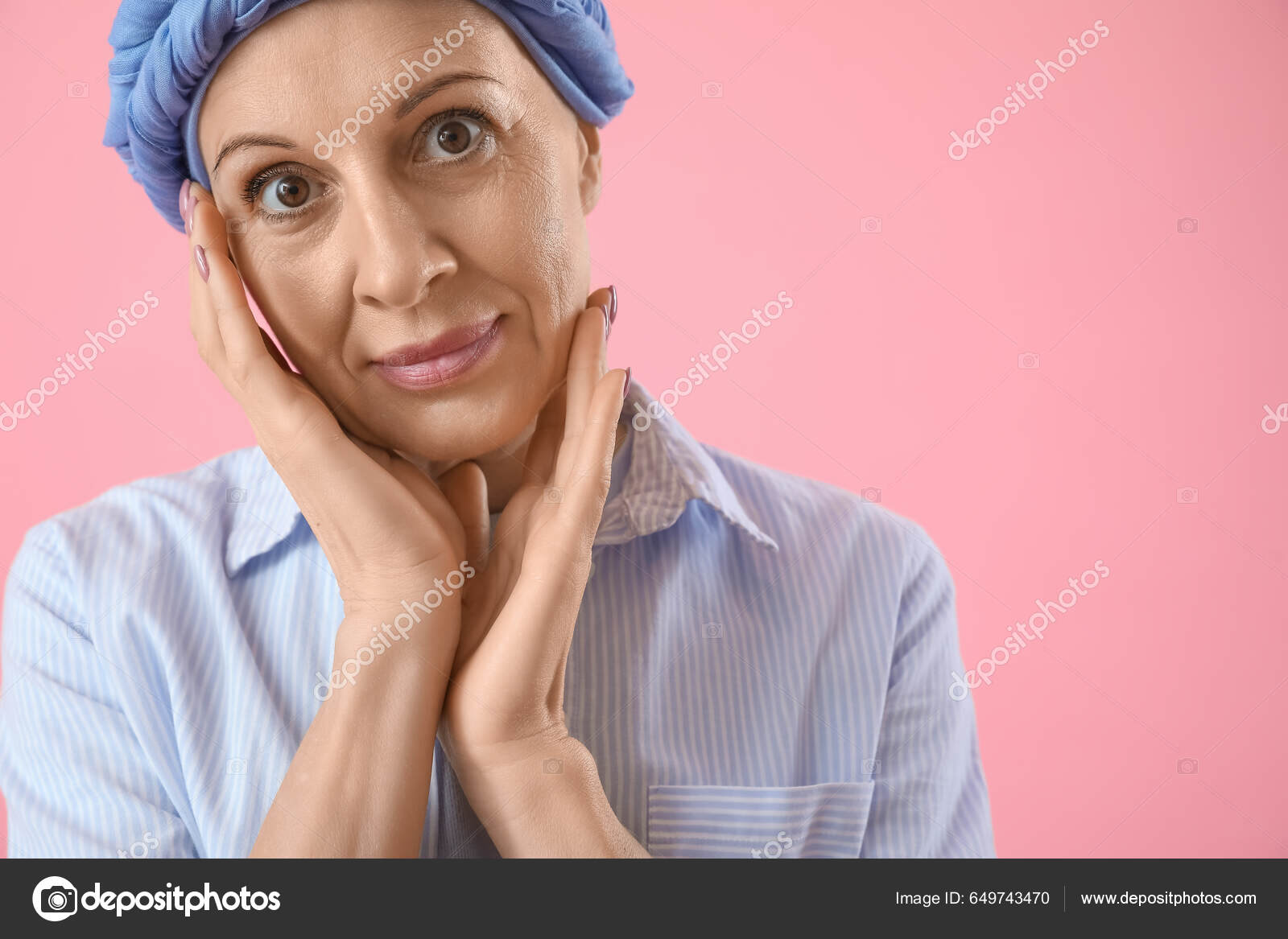 Mature Woman Chemotherapy Pink Background Closeup — Stock Photo © serezniy  #649743470