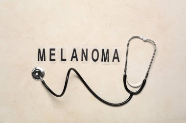 Hafif arkaplanda sözcük melanoması ve steteskop