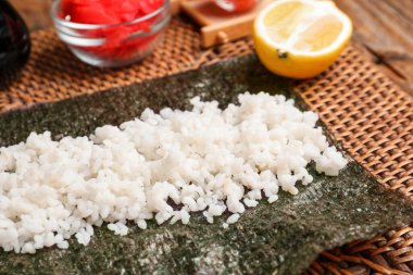 Masada pirinçli Nori, yakın plan.