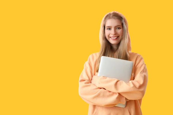 Female Programmer Laptop Yellow Background — Stockfoto
