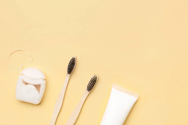 Dental Floss Brushes Tube Toothpaste Yellow Background — Stock Photo, Image