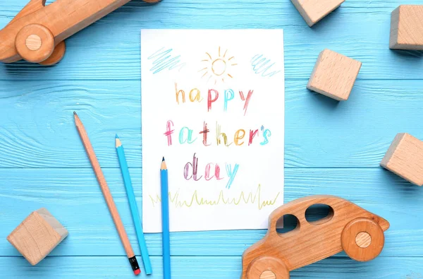 Karta Textem Šťastný Den Otce Tužky Hračky Barevném Dřevěném Pozadí — Stock fotografie
