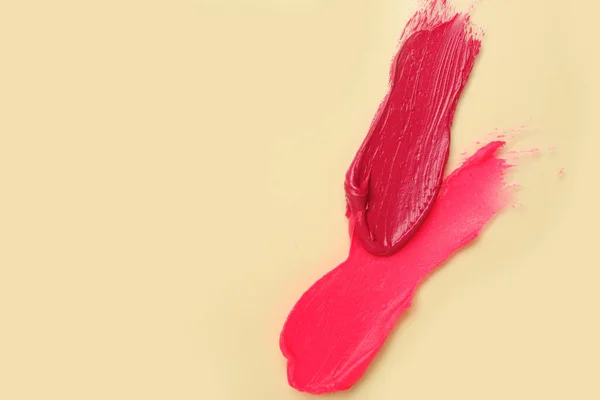 ベージュ地にピンクの口紅のストローク — ストック写真