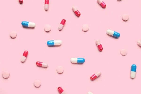 Různé Pilulky Růžovém Pozadí — Stock fotografie