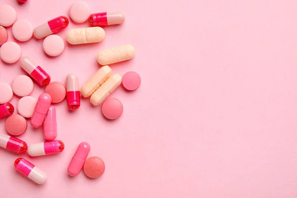 Různé Pilulky Růžovém Pozadí — Stock fotografie