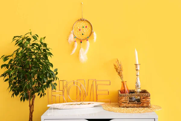 Dream Catcher Hanging Yellow Wall Room — Stock Photo, Image