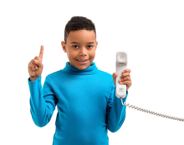 Telefon Ahizesi Olan Küçük Afro Amerikalı Çocuk Beyaz Arka Planda — Stok fotoğraf
