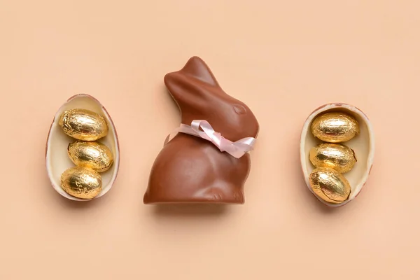 Chocolate Bunny Easter Eggs Beige Background — Stock Photo, Image