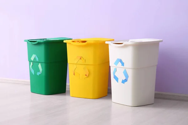 Containers Garbage Lilac Wall Recycling Concept — Stock Photo, Image