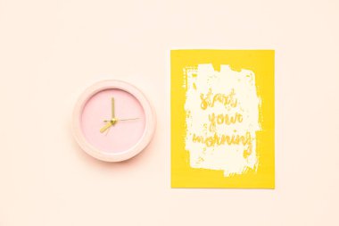 Renk arkaplanı üzerinde 