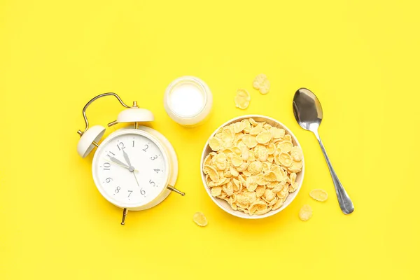 Composition Alarm Clock Bowl Corn Flakes Milk Yellow Background — Stock Photo, Image