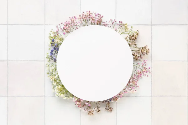 Blank Card Gypsophila Flowers White Tile Background — Stock Photo, Image