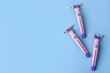 Renk arkaplanında güvenlik jiletleri