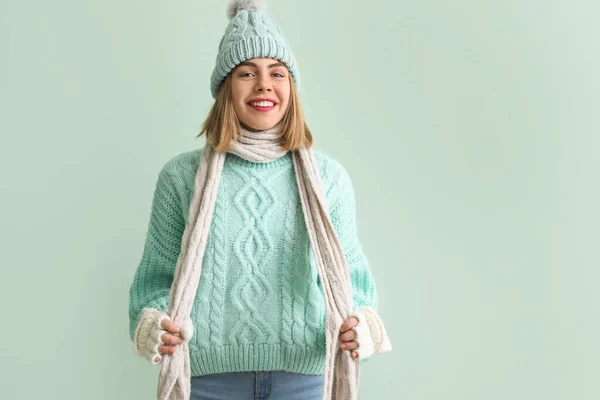 Frozen Young Woman Winter Clothes Green Background — Photo