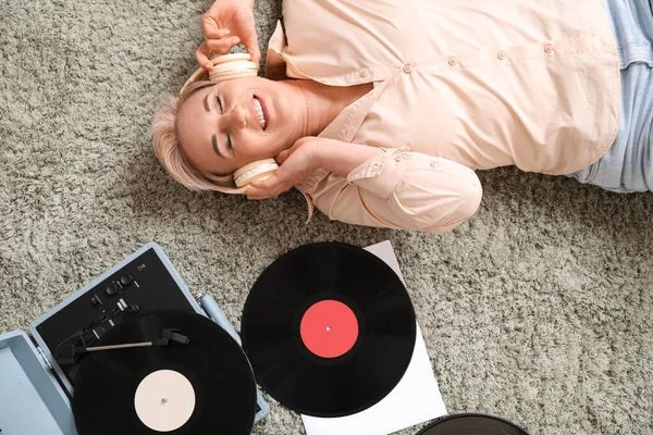 Mature Woman Headphones Record Player Lying Carpet Home Top View — Stock Photo, Image