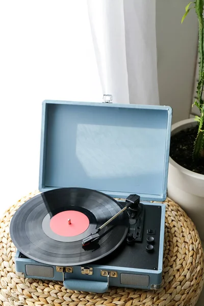 Record Player Vinyl Disk Pouf Room — Stock Photo, Image
