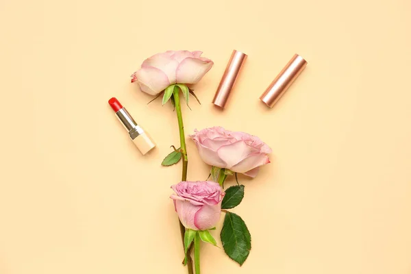 Lipsticks Roses Beige Background — Stock Photo, Image