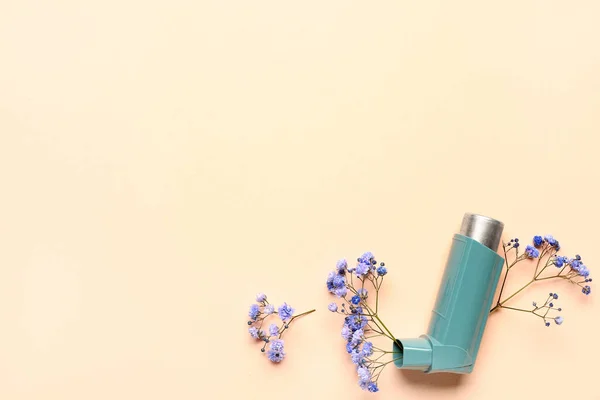 Asthma Inhaler Gypsophila Flowers Beige Background — Stock Photo, Image