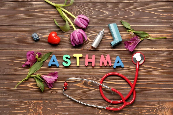 Word Asthma Inhaler Stethoscope Heart Flowers Wooden Background — Stock Photo, Image