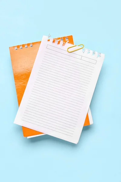 Paper Sheet Clip Pen Blue Background — Stock Photo, Image