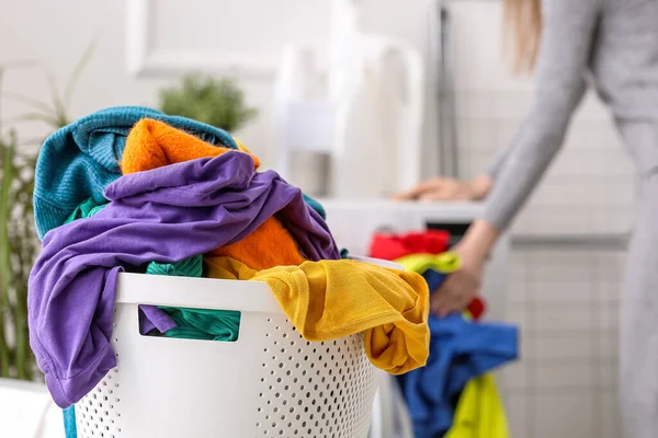 Laundry Basket Dirty Clothes Room Closeup — Stock Photo, Image
