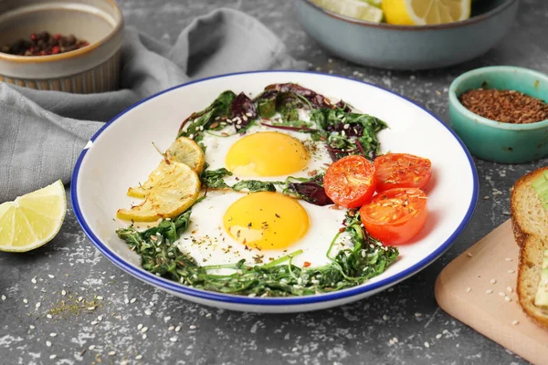 Plate Tasty Fried Eggs Salad Grey Background — Stock Photo, Image