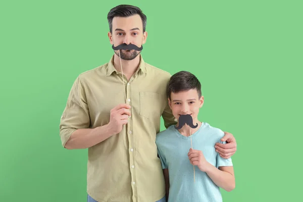 Portrait Father His Little Son Paper Mustache Green Background — Stock Photo, Image