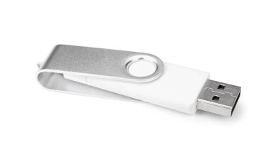 usb flash diski beyaz arkaplanda izole edildi