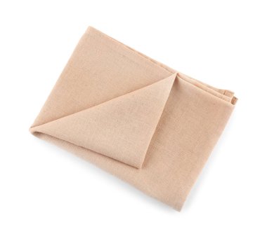 Beyaz arkaplanda izole edilmiş yeni katlanmış peçete