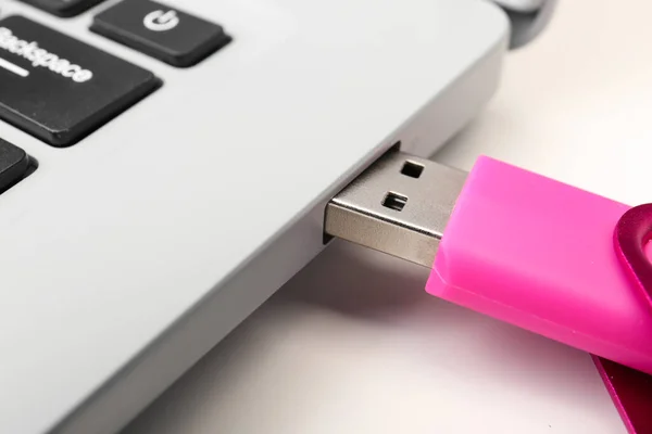 Laptop Pink Usb Flash Drive Isolated White Background — Stock Photo, Image