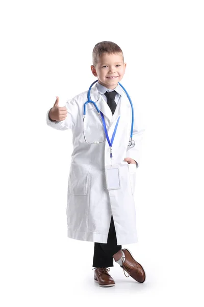 Médico Bonito Mostrando Polegar Para Cima Fundo Branco — Fotografia de Stock