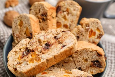 Bir kase lezzetli bisküvi, yakın plan.