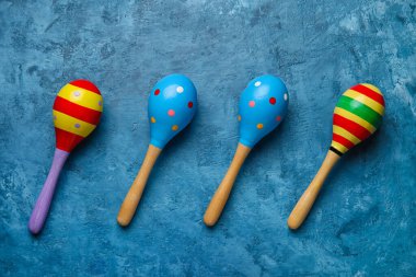 Grunge arka planında Meksika marakas