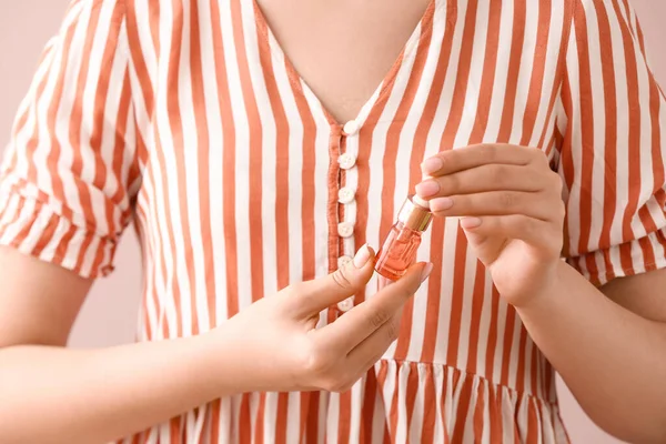 Woman Holding Bottle Cuticle Oil Closeup — Stock Photo, Image
