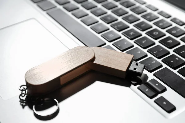 Wooden Usb Flash Drive Modern Laptop Closeup — Stock Photo, Image