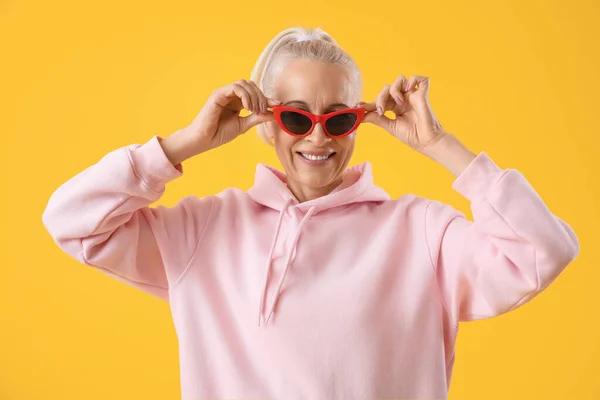 Mature Woman Sunglasses Yellow Background — Stock Photo, Image