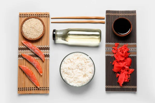 Composición Con Diferentes Ingredientes Para Preparar Sabrosos Rollos Sushi Sobre —  Fotos de Stock