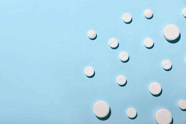 White Pills Blue Background — Stock Photo, Image