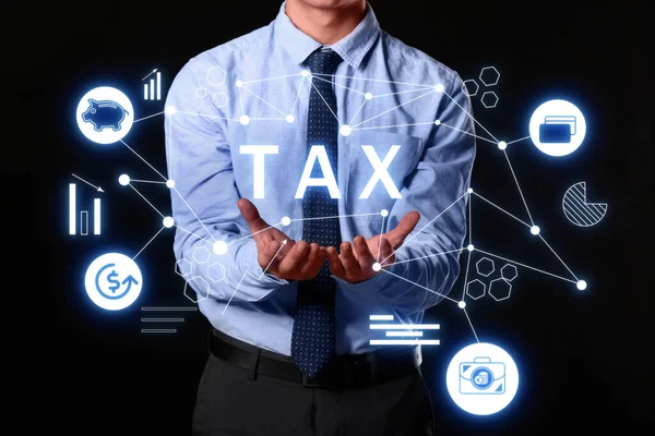 Empresário Usando Tela Virtual Com Palavra Tax Fundo Escuro — Fotografia de Stock