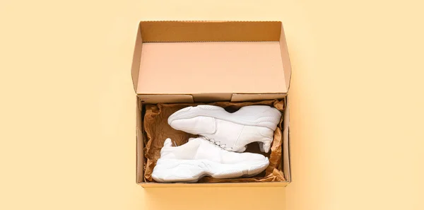 Cardboard Box Sports Shoes Beige Background — Stock Photo, Image