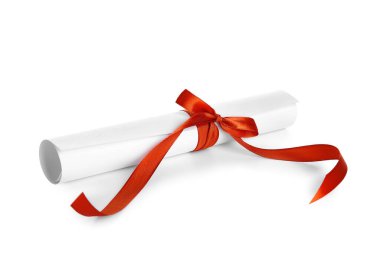 Beyaz arka plan üzerinde izole kırmızı kurdele ile Diploma