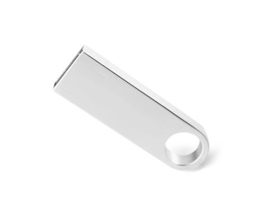 Metalik USB flaş bellek beyaz arkaplanda izole edildi