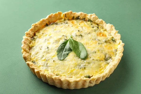 Delicious Quiche Spinach Leaves Green Background — Stock Photo, Image
