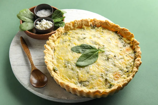 Board Delicious Quiche Cottage Salt Spinach Leaves Green Background — Stock Photo, Image
