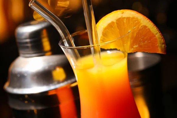 Glas Lekkere Tequila Zonsopgang Met Sinaasappelschijfje Close — Stockfoto