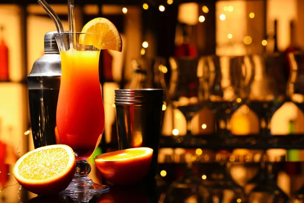 Copo Saborosa Tequila Sunrise Laranja Madura Coqueteleira Mesa Bar — Fotografia de Stock