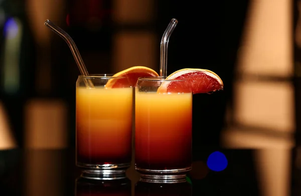 Glasses Tasty Tequila Sunrise Dark Table Bar — Stock Photo, Image