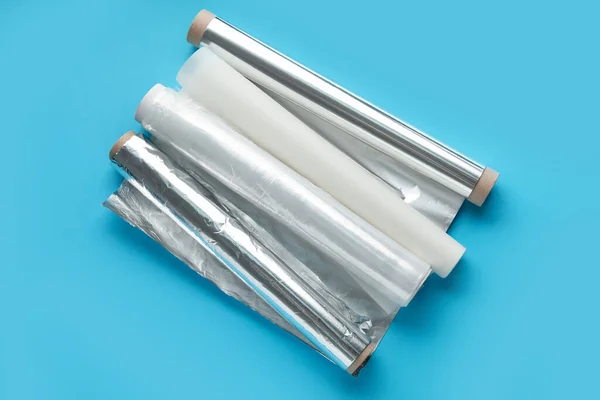 Rouleaux Papier Aluminium Film Alimentaire Papier Sulfurisé Sur Fond Couleur — Photo